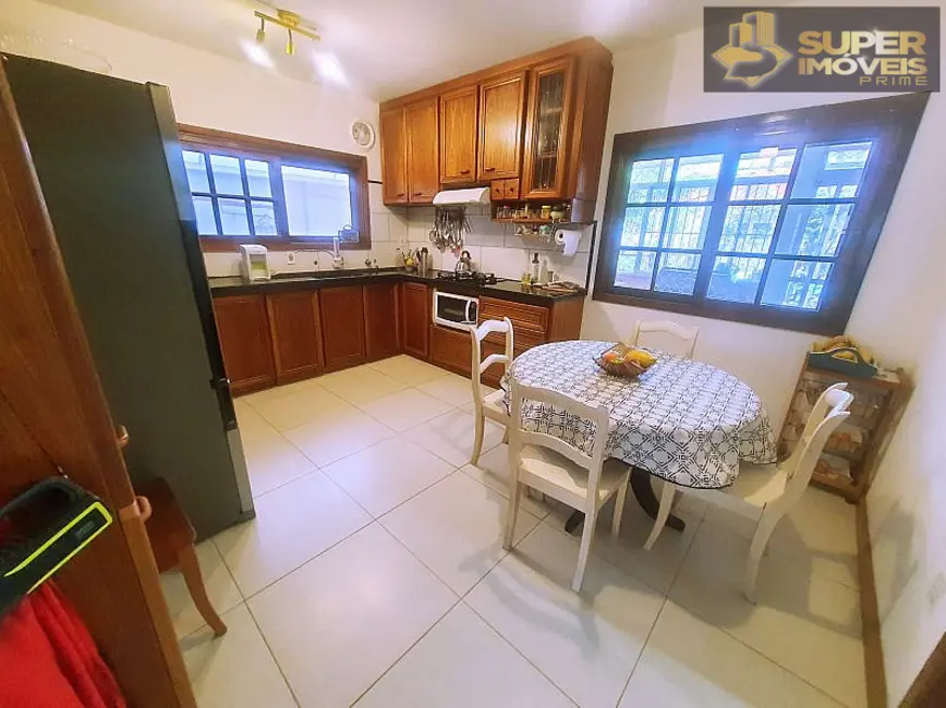 Casa com 3 quartos à venda, 360m2 em Centro, Pelotas - RS - imagem 8 Foto 8 de Casa com 3 quartos à venda, 360m2 em Centro, Pelotas - RS