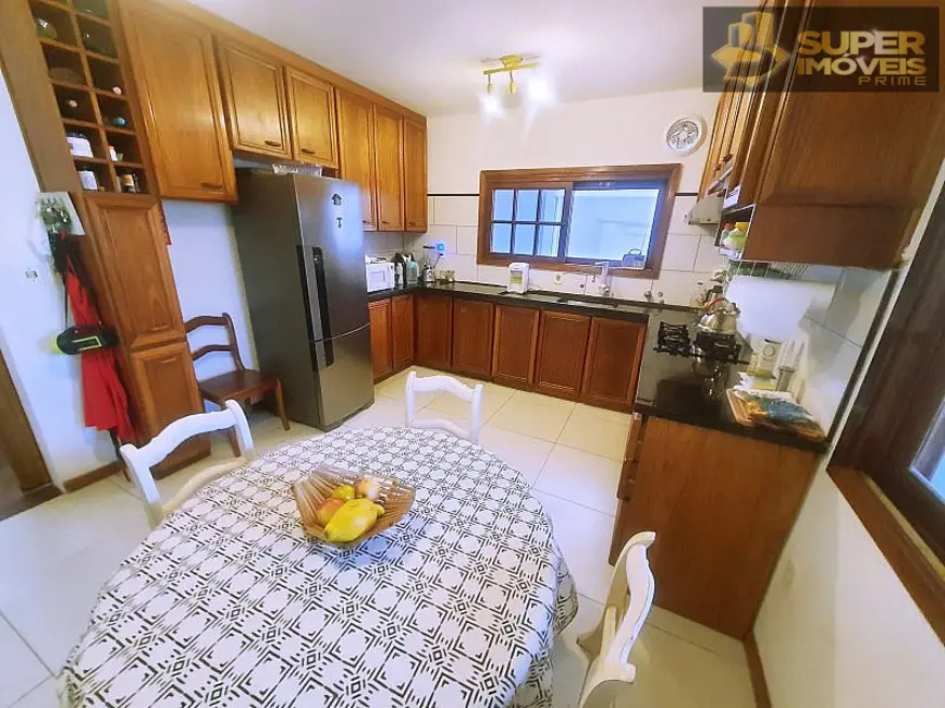 Casa com 3 quartos à venda, 360m2 em Centro, Pelotas - RS - imagem 9 Foto 9 de Casa com 3 quartos à venda, 360m2 em Centro, Pelotas - RS