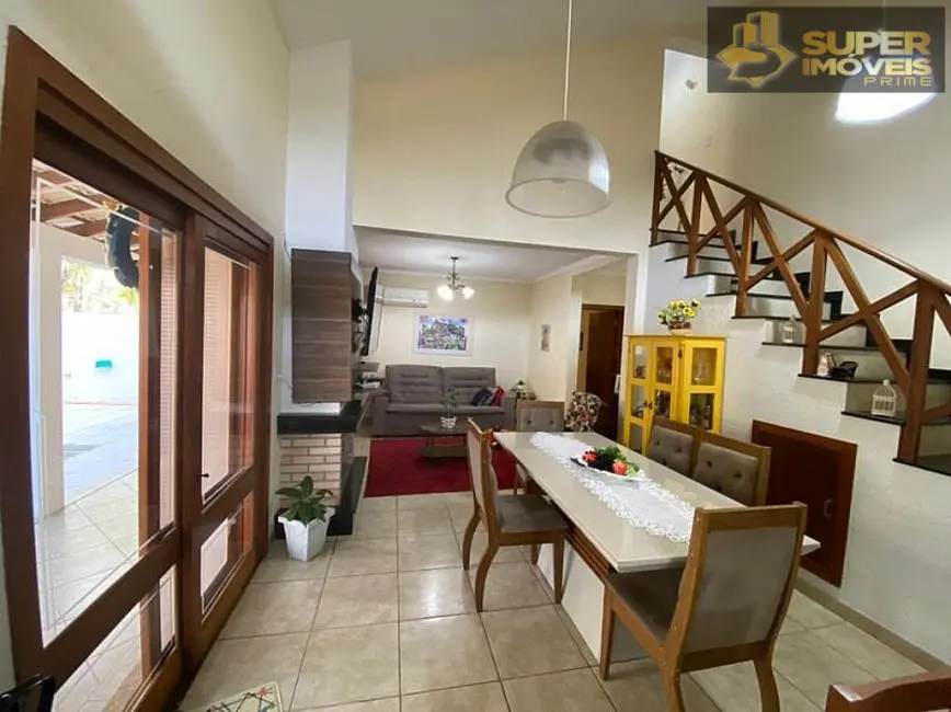 Foto 3 de Casa com 3 quartos à venda, 450m2 em Laranjal, Pelotas - RS