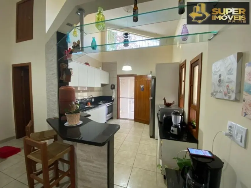 Foto 2 de Casa com 3 quartos à venda, 450m2 em Laranjal, Pelotas - RS