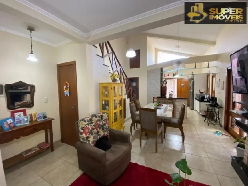 Foto 1 de Casa com 3 quartos à venda, 450m2 em Laranjal, Pelotas - RS