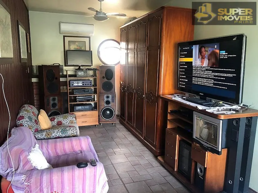 Casa com 3 quartos à venda, 300m2 em Laranjal, Pelotas - RS - imagem 6 Foto 6 de Casa com 3 quartos à venda, 300m2 em Laranjal, Pelotas - RS