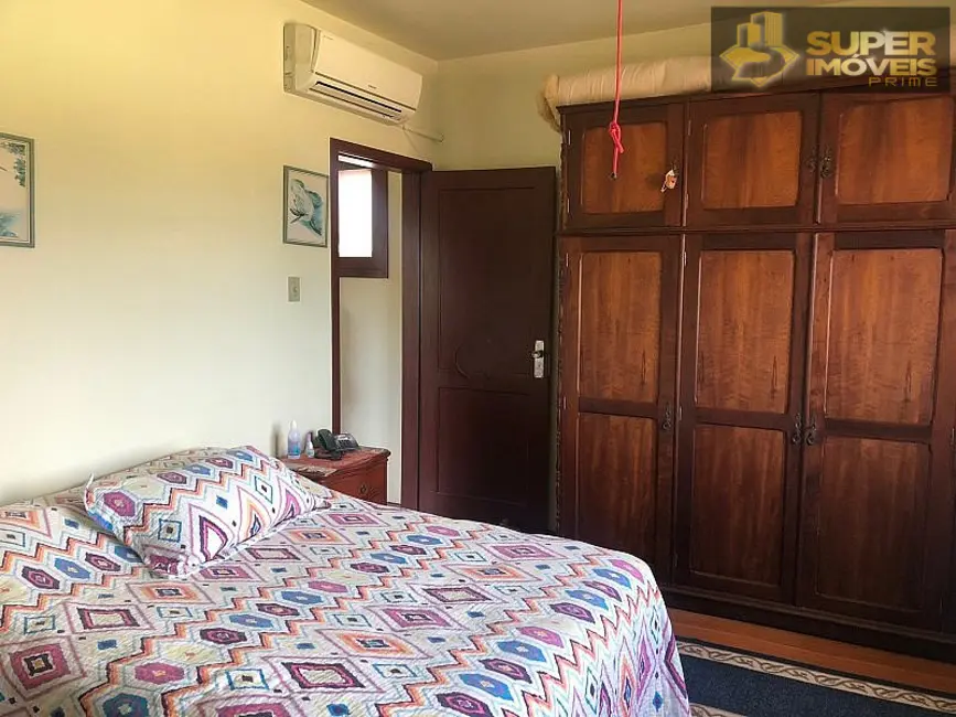 Casa com 3 quartos à venda, 300m2 em Laranjal, Pelotas - RS - imagem 9 Foto 9 de Casa com 3 quartos à venda, 300m2 em Laranjal, Pelotas - RS