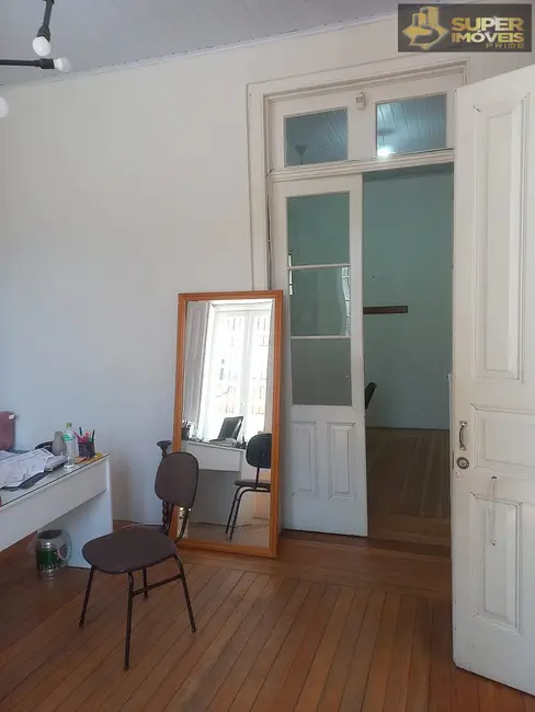 Casa com 3 quartos à venda, 175m2 em Centro, Pelotas - RS - imagem 6 Foto 6 de Casa com 3 quartos à venda, 175m2 em Centro, Pelotas - RS