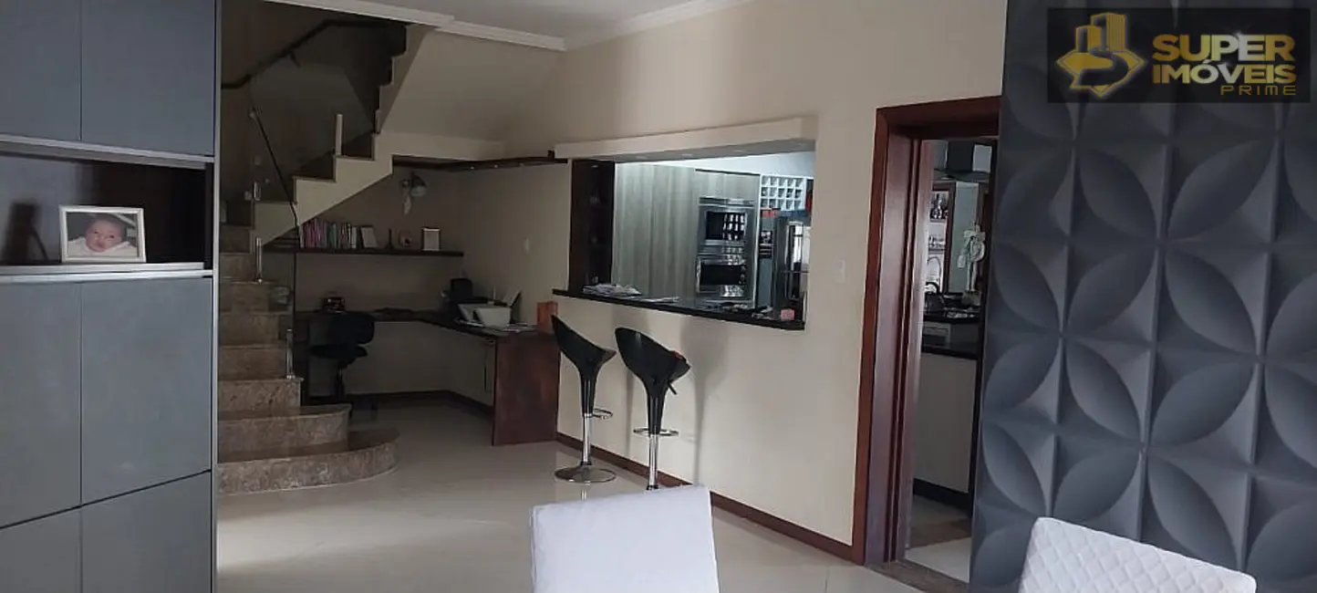 Foto 5 de Casa com 4 quartos à venda, 360m2 em Centro, Pelotas - RS