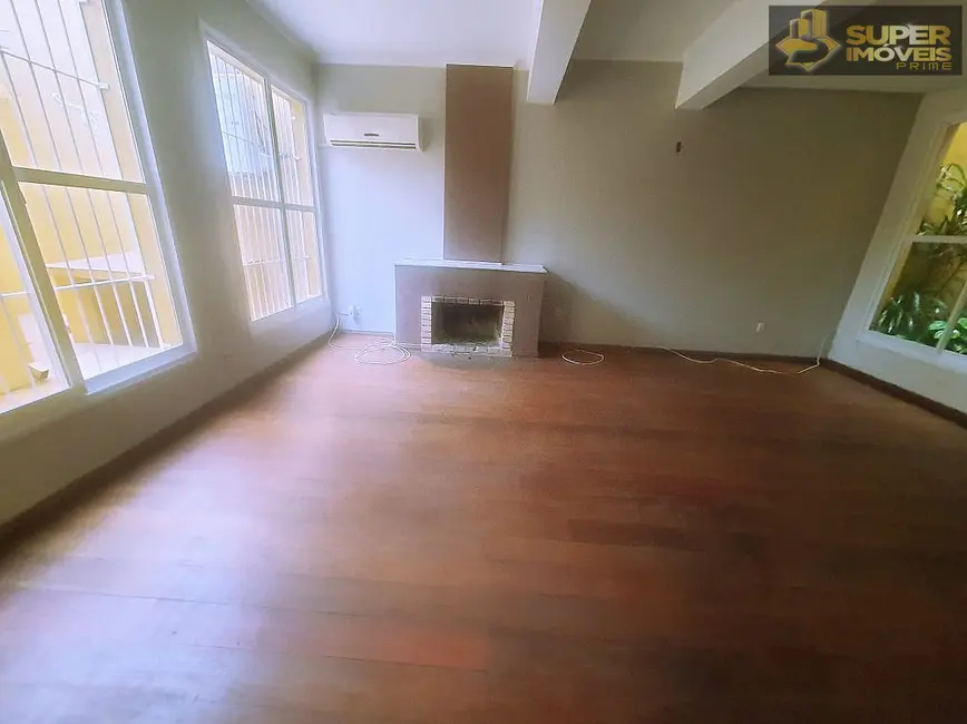 Casa com 3 quartos à venda, 285m2 em Centro, Pelotas - RS - imagem 2 Foto 2 de Casa com 3 quartos à venda, 285m2 em Centro, Pelotas - RS