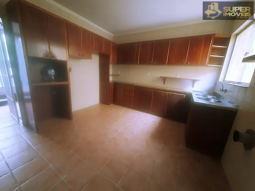 Casa com 3 quartos à venda, 285m2 em Centro, Pelotas - RS - imagem 9 Foto 9 de Casa com 3 quartos à venda, 285m2 em Centro, Pelotas - RS