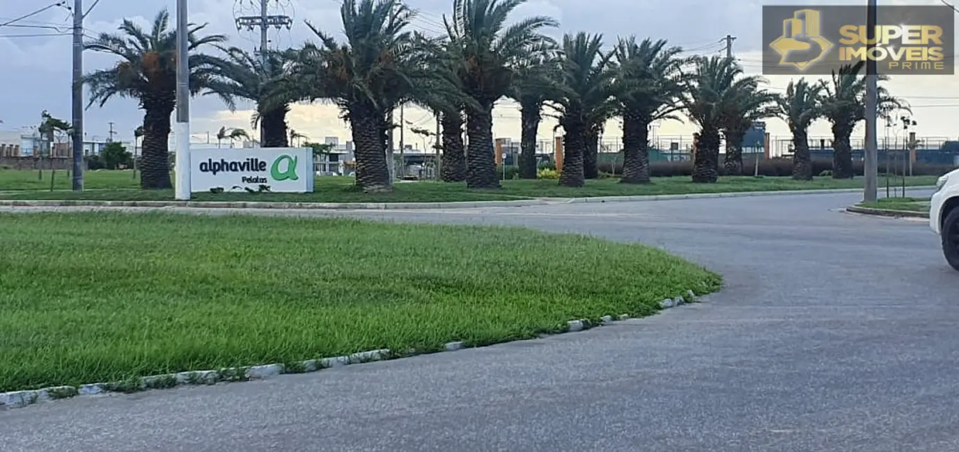 Foto 1 de Terreno / Lote à venda, 581m2 em Laranjal, Pelotas - RS