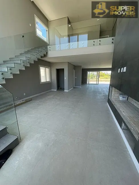 Casa com 3 quartos à venda, 420m2 em Laranjal, Pelotas - RS - imagem 2 Foto 2 de Casa com 3 quartos à venda, 420m2 em Laranjal, Pelotas - RS