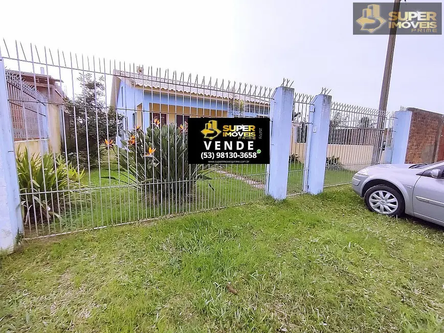 Casa com 3 quartos à venda, 300m2 em Três Vendas, Pelotas - RS - imagem 2 Foto 2 de Casa com 3 quartos à venda, 300m2 em Três Vendas, Pelotas - RS