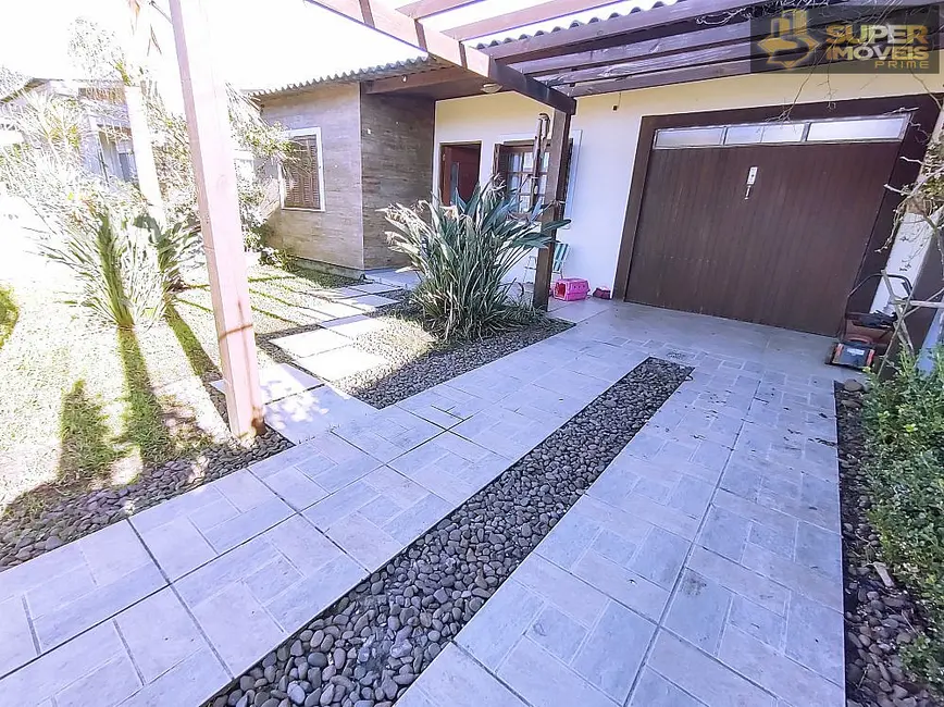 Foto 1 de Casa com 2 quartos à venda, 240m2 em Três Vendas, Pelotas - RS