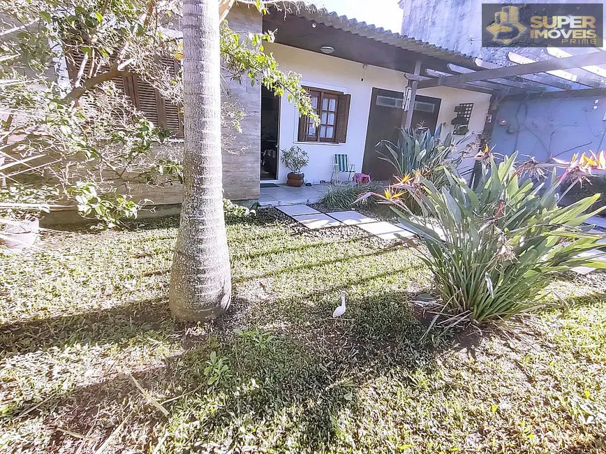 Foto 2 de Casa com 2 quartos à venda, 240m2 em Três Vendas, Pelotas - RS