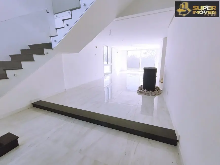 Casa de Condomínio com 3 quartos à venda, 390m2 em São Gonçalo, Pelotas - RS - imagem 5 Foto 5 de Casa de Condomínio com 3 quartos à venda, 390m2 em São Gonçalo, Pelotas - RS