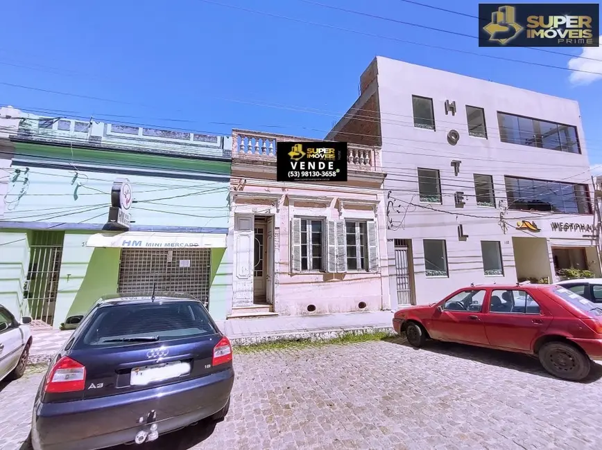 Foto 1 de Casa com 5 quartos à venda, 235m2 em Centro, Pelotas - RS