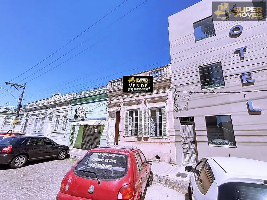 Casa com 5 quartos à venda, 235m2 em Centro, Pelotas - RS - imagem 2 Foto 2 de Casa com 5 quartos à venda, 235m2 em Centro, Pelotas - RS