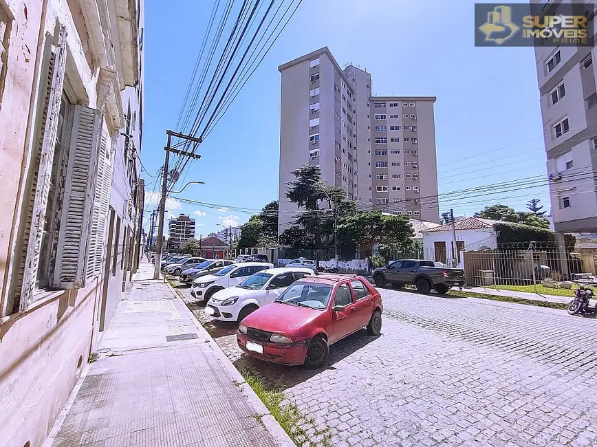 Casa com 5 quartos à venda, 235m2 em Centro, Pelotas - RS - imagem 5 Foto 5 de Casa com 5 quartos à venda, 235m2 em Centro, Pelotas - RS