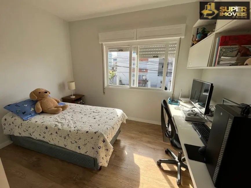 Foto 9 de Casa com 3 quartos à venda, 320m2 em Três Vendas, Pelotas - RS