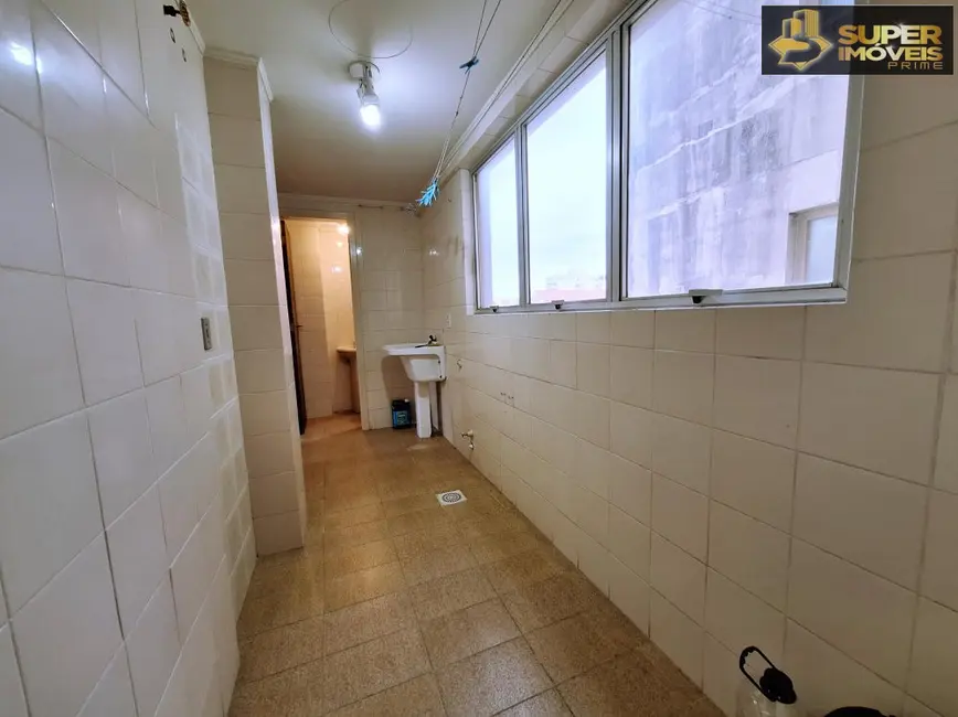 Apartamento com 4 quartos para alugar, 182m2 em Centro, Pelotas - RS - imagem 7 Foto 7 de Apartamento com 4 quartos para alugar, 182m2 em Centro, Pelotas - RS