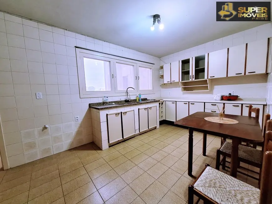 Apartamento com 4 quartos para alugar, 182m2 em Centro, Pelotas - RS - imagem 4 Foto 4 de Apartamento com 4 quartos para alugar, 182m2 em Centro, Pelotas - RS