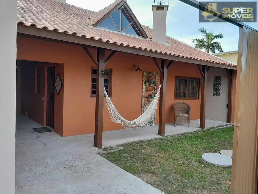 Foto 1 de Casa com 4 quartos à venda, 240m2 em Laranjal, Pelotas - RS
