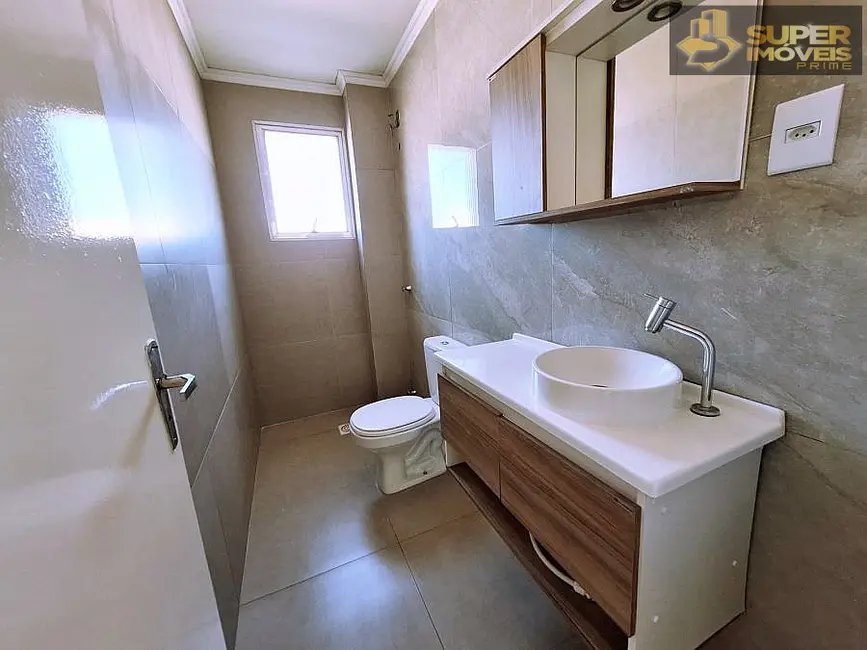 Cobertura com 3 quartos para alugar, 126m2 em Centro, Pelotas - RS - imagem 8 Foto 8 de Cobertura com 3 quartos para alugar, 126m2 em Centro, Pelotas - RS