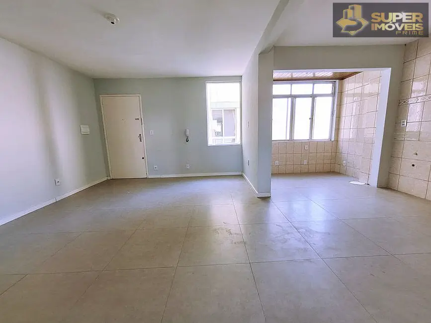 Cobertura com 3 quartos para alugar, 126m2 em Centro, Pelotas - RS - imagem 4 Foto 4 de Cobertura com 3 quartos para alugar, 126m2 em Centro, Pelotas - RS