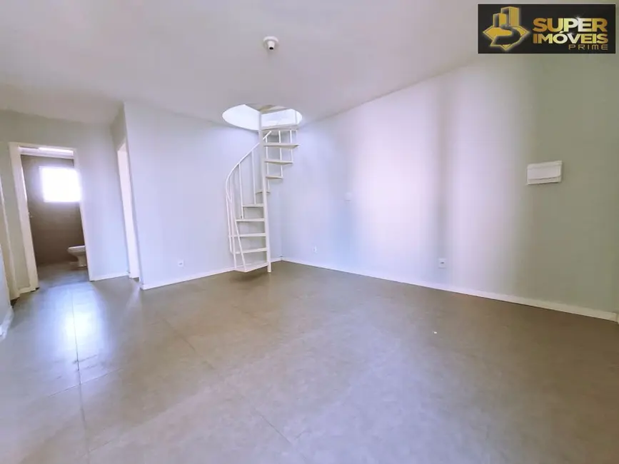 Cobertura com 3 quartos para alugar, 126m2 em Centro, Pelotas - RS - imagem 8 Foto 8 de Cobertura com 3 quartos para alugar, 126m2 em Centro, Pelotas - RS