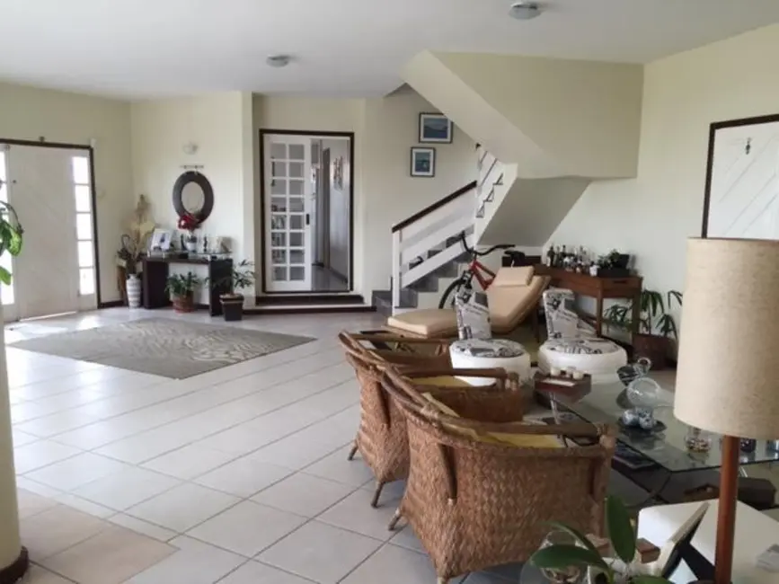 Casa com 3 quartos à venda, 307m2 em Porto do Carro, Cabo Frio - RJ - imagem 3 Foto 3 de Casa com 3 quartos à venda, 307m2 em Porto do Carro, Cabo Frio - RJ