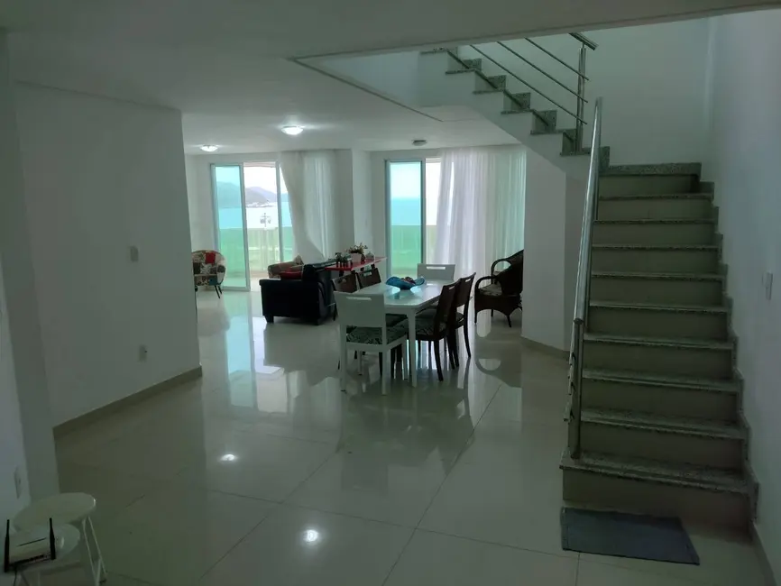 Foto 2 de Cobertura com 4 quartos à venda, 270m2 em Algodoal, Cabo Frio - RJ