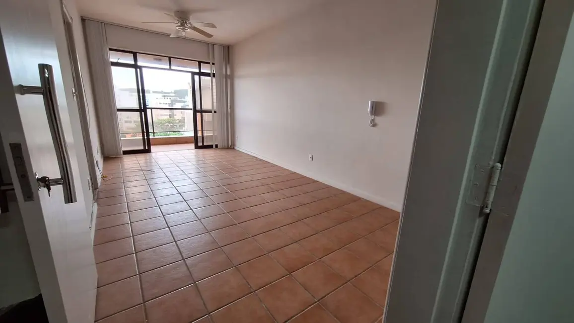 Cobertura com 2 quartos à venda, 160m2 em Centro, Cabo Frio - RJ - imagem 3 Foto 3 de Cobertura com 2 quartos à venda, 160m2 em Centro, Cabo Frio - RJ