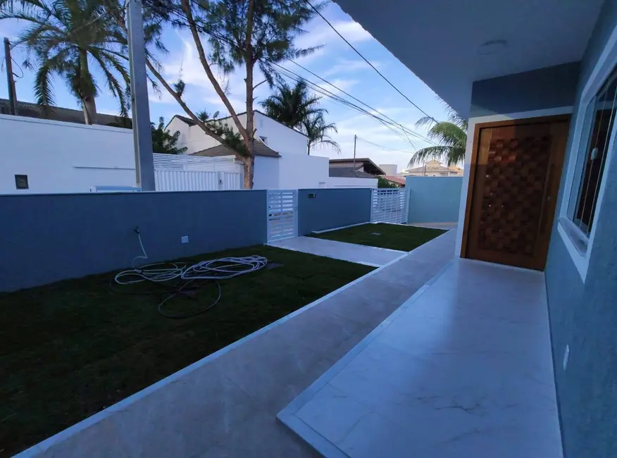 Foto 2 de Casa de Condomínio com 3 quartos à venda, 120m2 em Peró, Cabo Frio - RJ