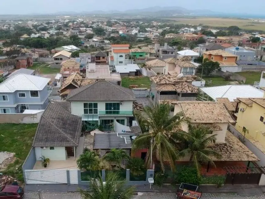 Foto 2 de Casa de Condomínio com 4 quartos à venda, 171m2 em Peró, Cabo Frio - RJ