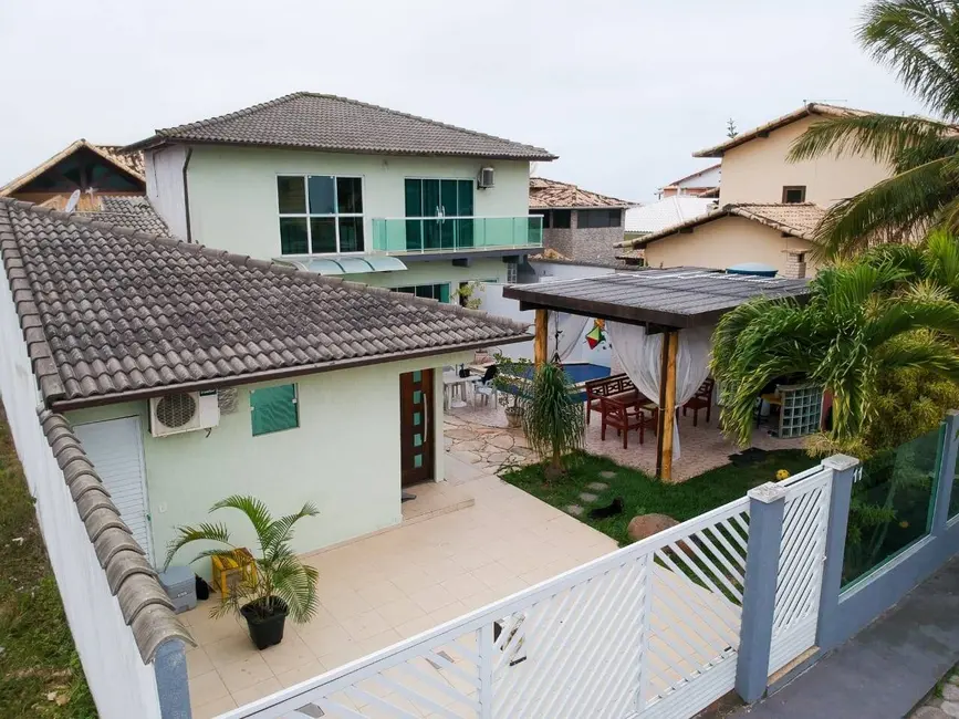 Foto 1 de Casa de Condomínio com 4 quartos à venda, 171m2 em Peró, Cabo Frio - RJ