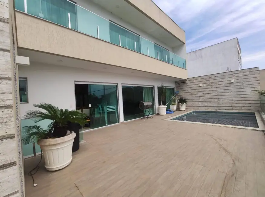 Foto 1 de Casa de Condomínio com 4 quartos à venda, 180m2 em Peró, Cabo Frio - RJ