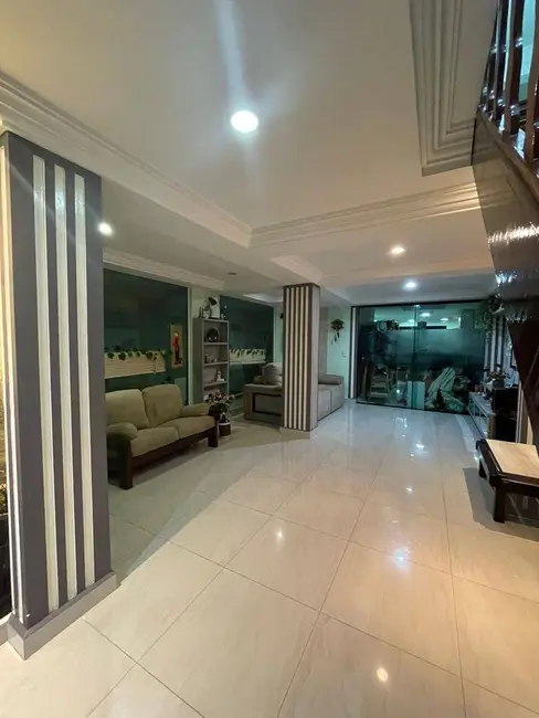 Casa com 5 quartos à venda, 169m2 em Portinho, Cabo Frio - RJ - imagem 3 Foto 3 de Casa com 5 quartos à venda, 169m2 em Portinho, Cabo Frio - RJ