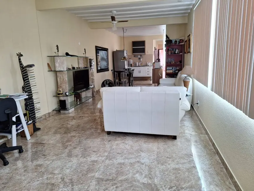 Foto 3 de Casa com 3 quartos à venda, 213m2 em Centro, Cabo Frio - RJ