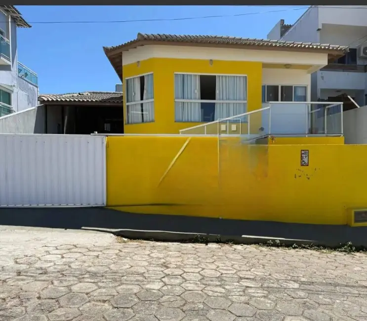 Foto 1 de Casa de Condomínio com 3 quartos à venda, 130m2 em Ogiva, Cabo Frio - RJ