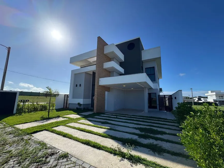Foto 1 de Casa de Condomínio com 4 quartos à venda, 224m2 em Ogiva, Cabo Frio - RJ