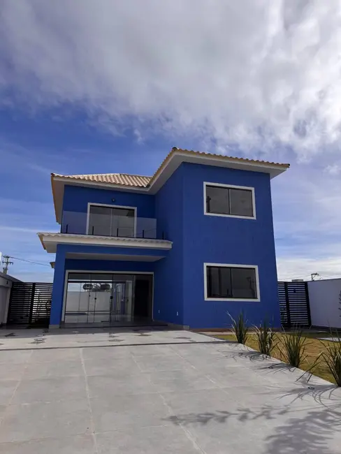 Foto 1 de Casa de Condomínio com 4 quartos à venda, 226m2 em Ogiva, Cabo Frio - RJ