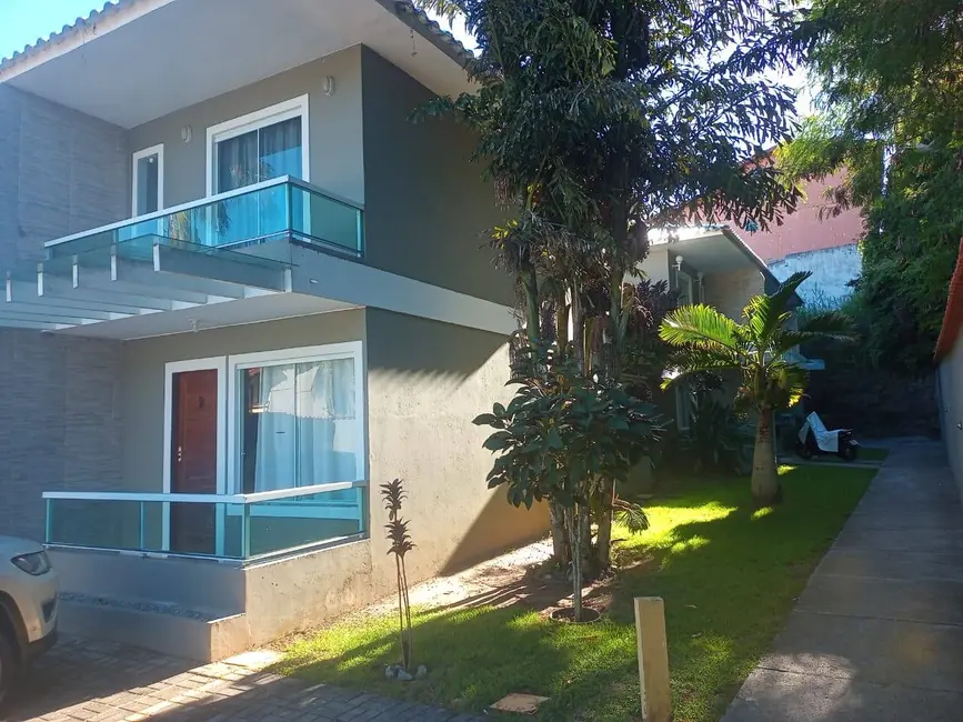 Foto 2 de Casa de Condomínio com 2 quartos à venda, 75m2 em Ogiva, Cabo Frio - RJ
