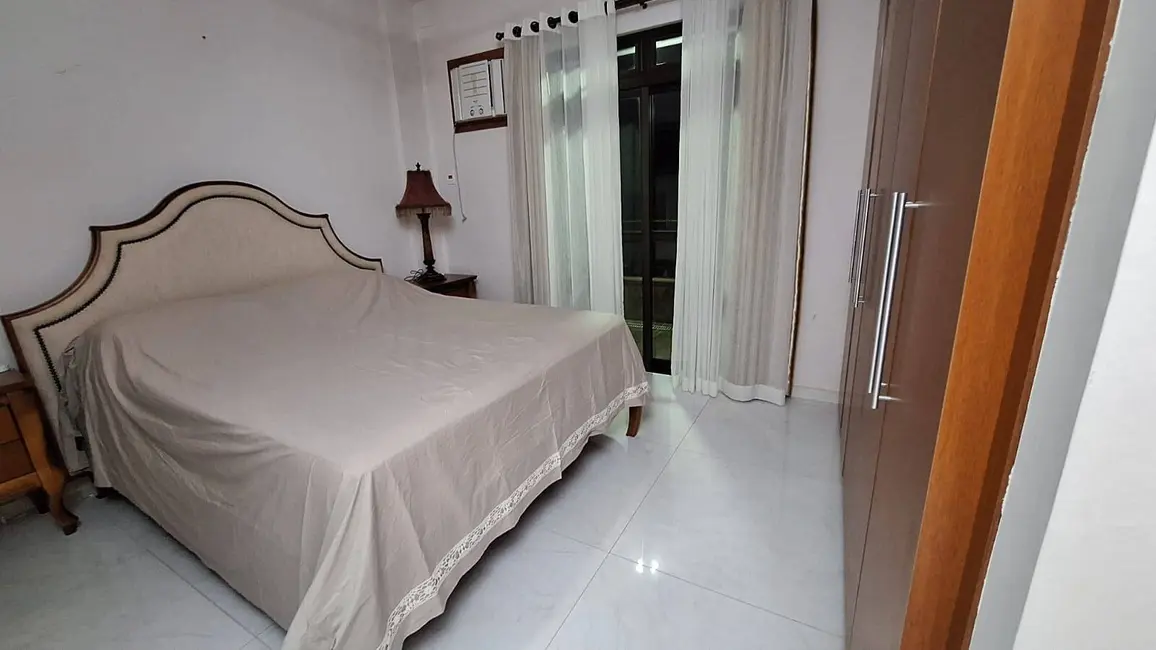 Foto 9 de Apartamento com 3 quartos à venda, 175m2 em Cabo Frio - RJ