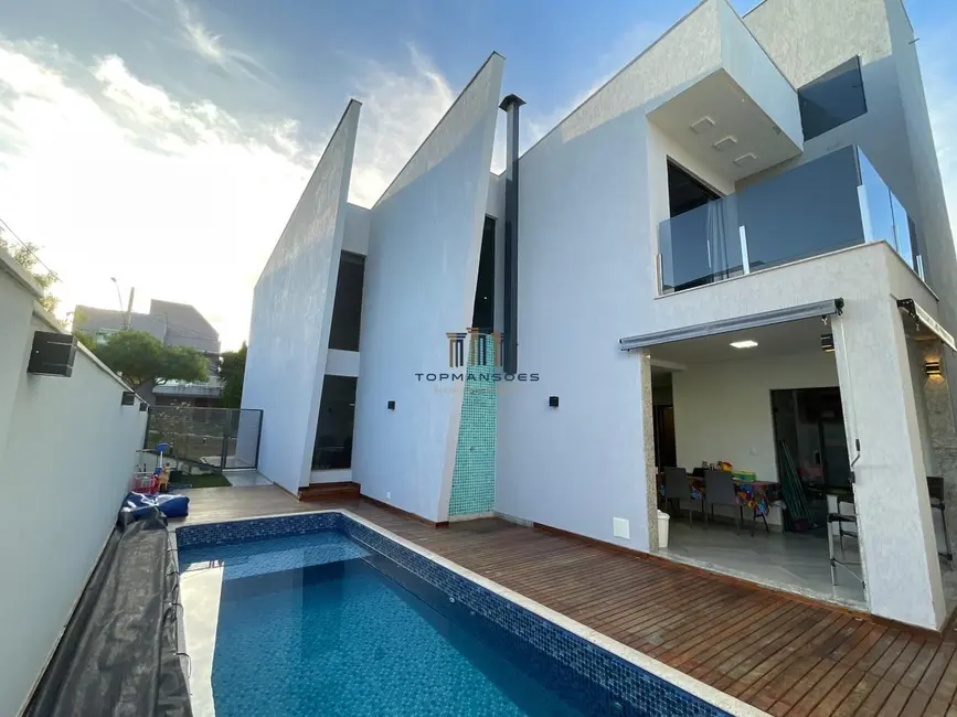 Foto 1 de Casa de Condomínio com 4 quartos à venda, 308m2 em Centro, Vespasiano - MG