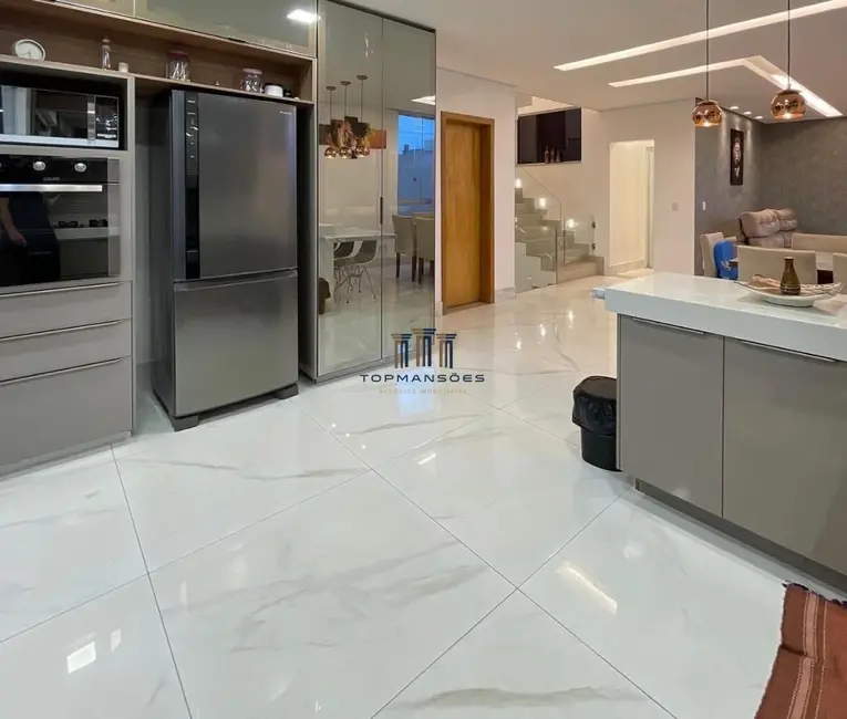 Foto 2 de Casa de Condomínio com 3 quartos à venda, 250m2 em Vespasiano - MG