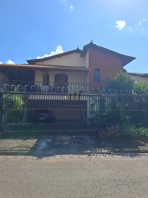 Foto 1 de Casa com 3 quartos à venda, 290m2 em Vespasiano - MG