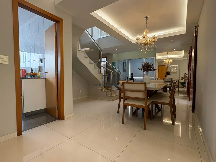 Foto 2 de Apartamento com 4 quartos para alugar, 230m2 em Colégio Batista, Belo Horizonte - MG