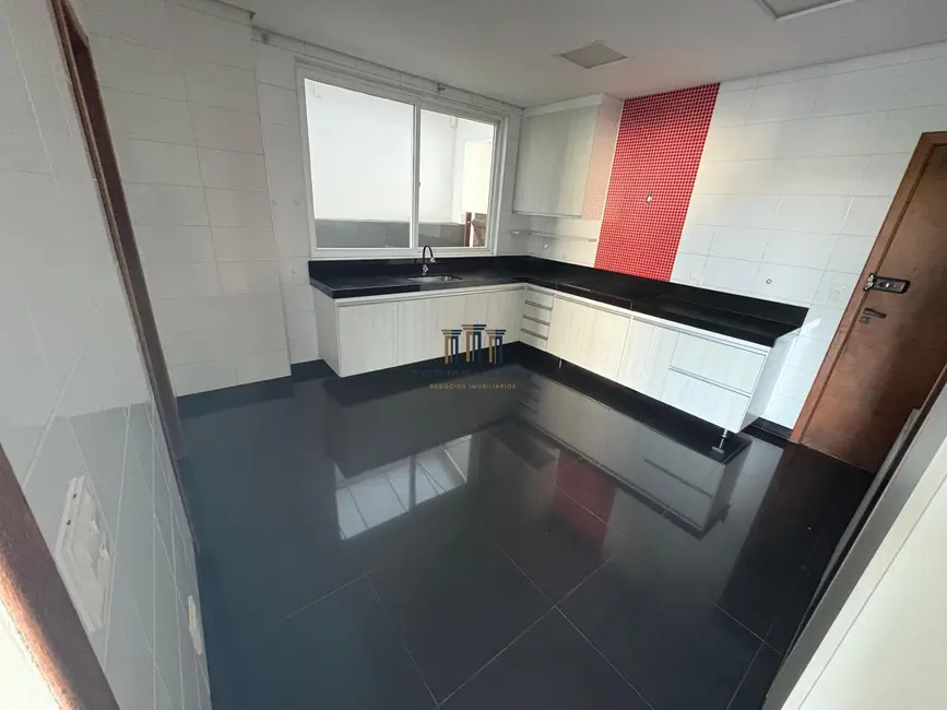 Foto 7 de Casa de Condomínio com 4 quartos para alugar, 303m2 em Centro, Vespasiano - MG