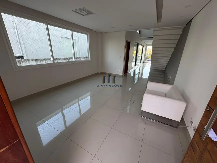 Foto 2 de Casa de Condomínio com 4 quartos para alugar, 303m2 em Centro, Vespasiano - MG