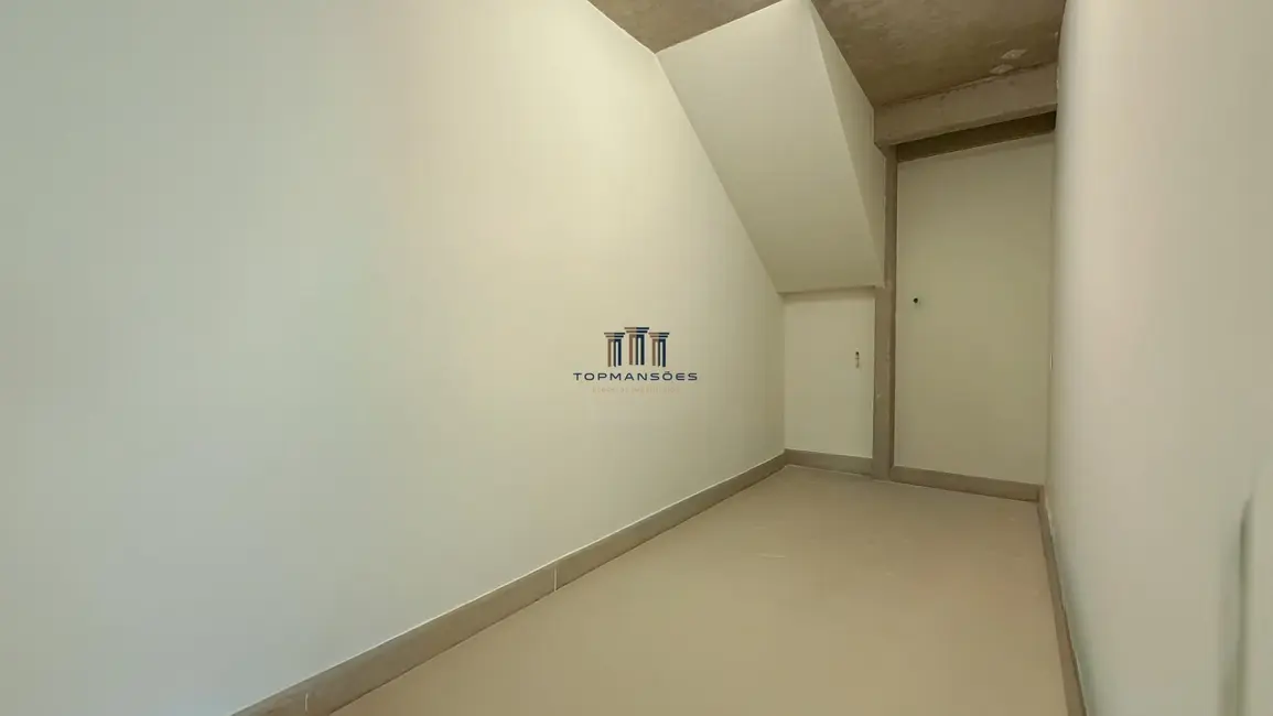 Foto 3 de Casa com 4 quartos à venda, 550m2 em Vespasiano - MG