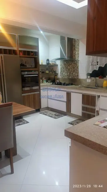 Foto 2 de Sobrado com 3 quartos à venda, 230m2 em Santa Terezinha, Sao Bernardo Do Campo - SP