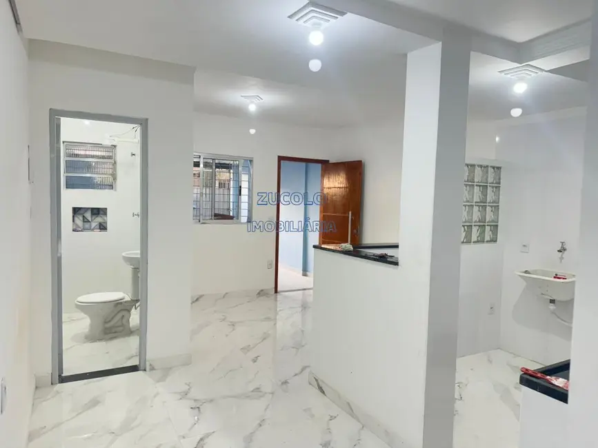 Foto 1 de Casa com 2 quartos para alugar, 60m2 em Jardim Cristiane, Santo Andre - SP